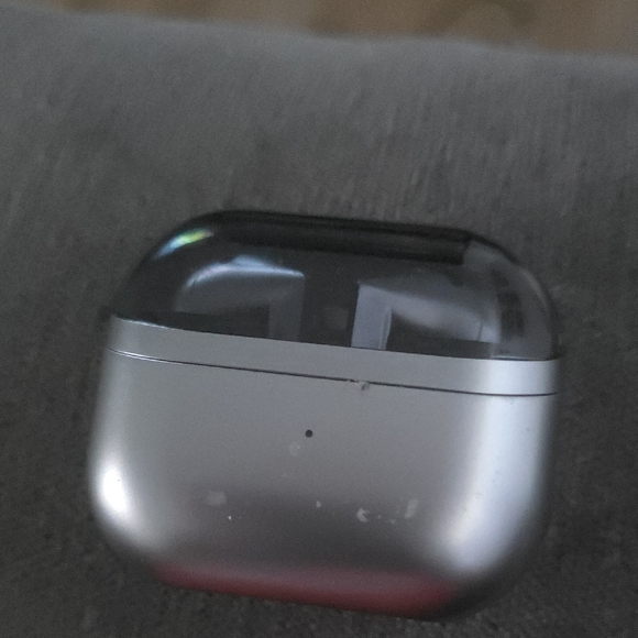 Silver Wireless Earbuds Case